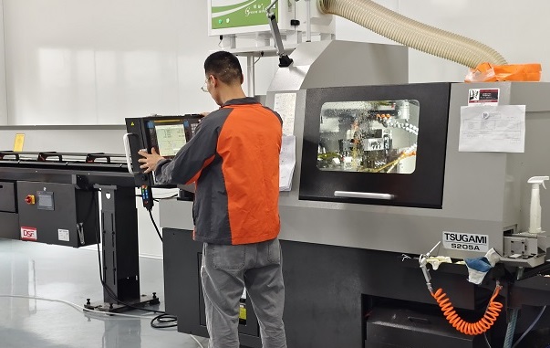 موصل UC 1057 بطرف واحد تحت الماء