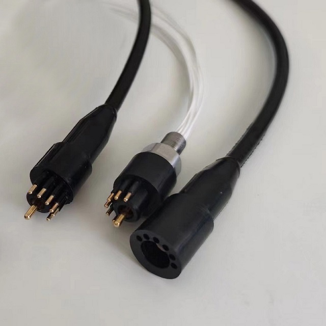 موصل UC 1059 بسبعة أطراف Seacon تحت الماء