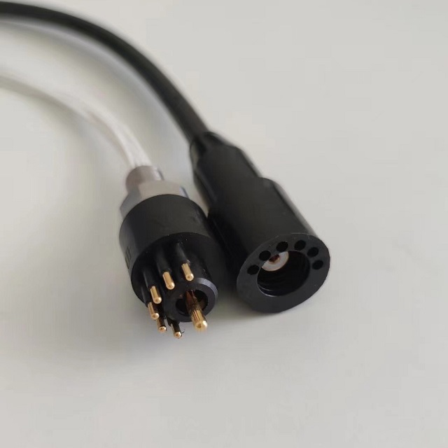 موصل UC 1059 بسبعة أطراف Seacon تحت الماء