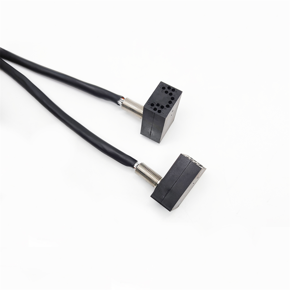 موصل تحت الماء UC 1075 بزاوية مسطحة بـ 13 دبوسًا