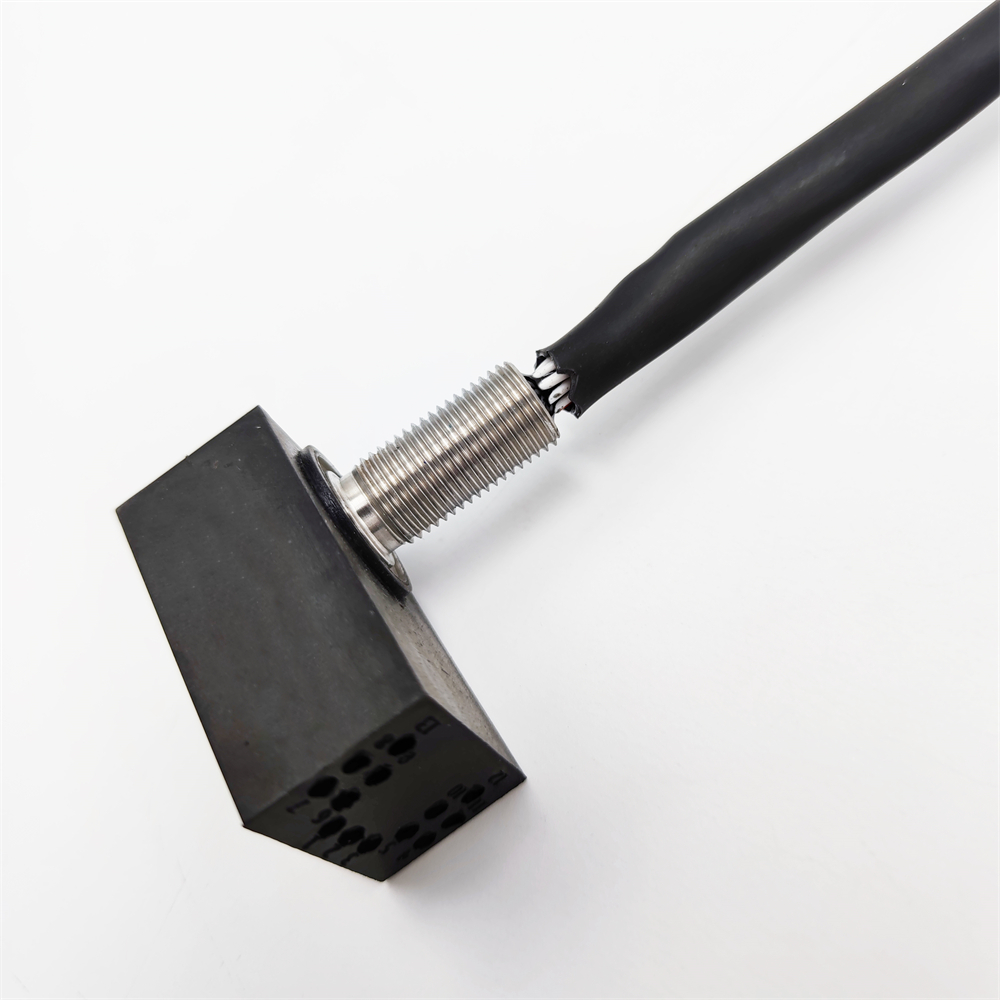 موصل تحت الماء UC 1075 بزاوية مسطحة بـ 13 دبوسًا